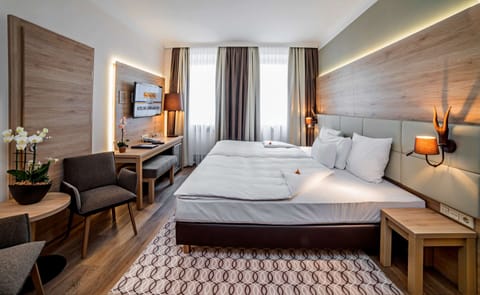 Deluxe Double Room | Hypo-allergenic bedding, pillowtop beds, minibar, in-room safe