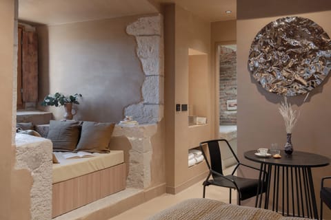 Suite Acanthe, Grenier à sel de Pérouges | 1 bedroom, premium bedding, pillowtop beds, in-room safe
