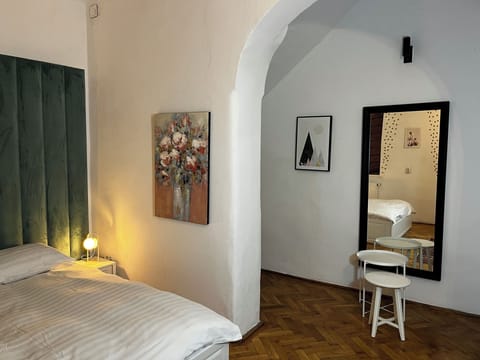 Superior Apartment | 2 bedrooms, laptop workspace, iron/ironing board, free WiFi