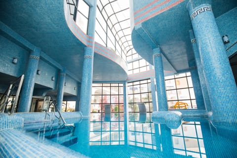 Couples treatment rooms, sauna, hot tub, steam room, Turkish bath