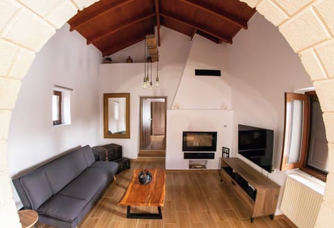 Flat-screen TV, fireplace