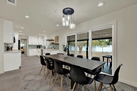 House, Multiple Beds, Patio, Garden View (640 Rainbow Ridge) | Dining