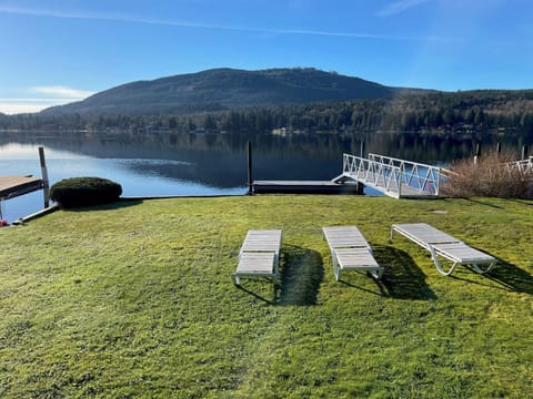 Views of the lake and Chuckanut mountain!
