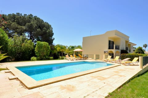 Large spacious pool area