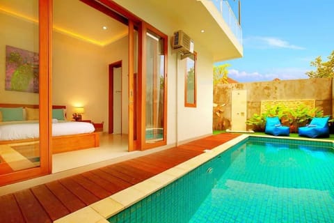 6 outdoor pools