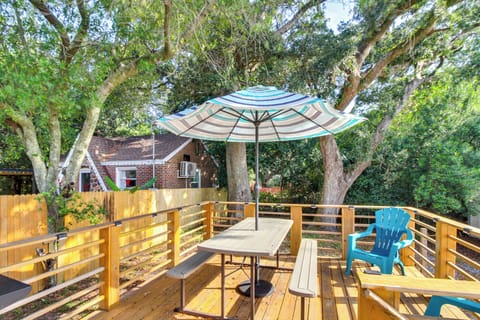 Pensacola Vacation Rental | 2BR | 2BA | 1 Step to Enter | 1,180 Sq Ft