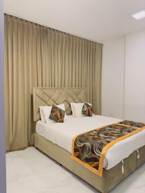 Deluxe Studio, City View | Desk, laptop workspace, WiFi (free)