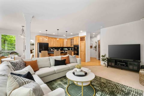 Welcome to Greenbrooke! Please enjoy this one of a kind rental in the heart of Tigard, OR.