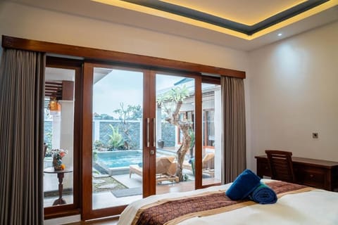 Deluxe Villa, Pool View | 1 bedroom, premium bedding, minibar, soundproofing