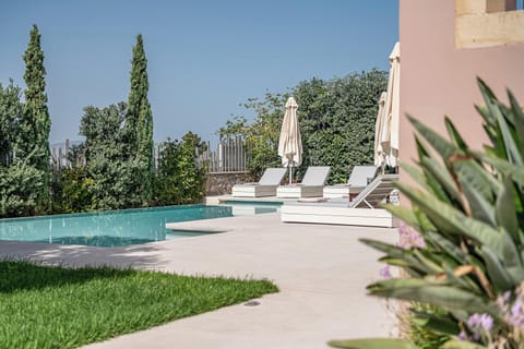 The pool can be heated, upon request for an additional daily charge