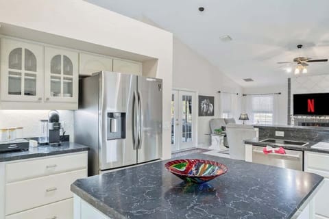 Fully equipped kitchen with stainless steel appliances, granite countertops, and all the tools you need to prepare your favorite meals. #KitchenGoals #FullyEquipped