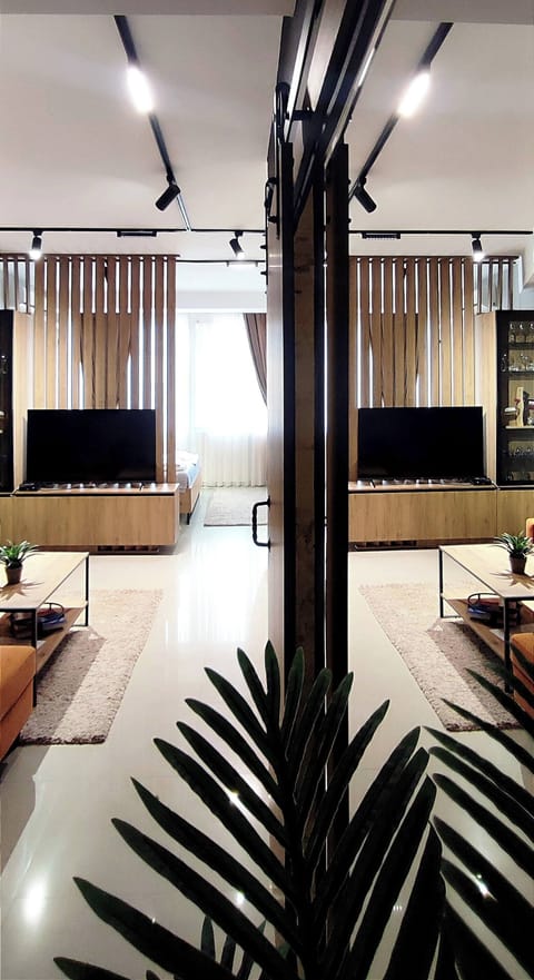 Apartment, 1 Bedroom, Smoking, City View | Living room