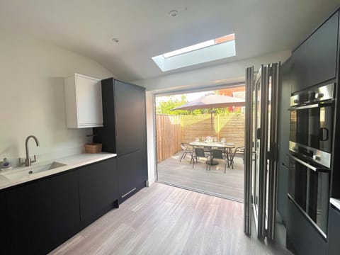 Luxury Cottage | Private kitchen | Electric kettle, toaster