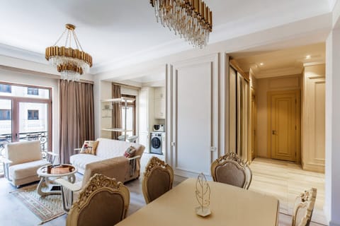 Luxury Apartment, Balcony, Courtyard View | Living area