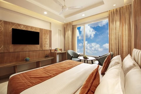 Premium bedding, down comforters, minibar, individually decorated