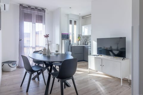 Apartment | Living area | Flat-screen TV