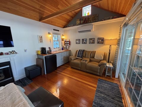 Kitchenette and lounge space