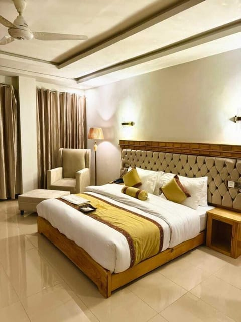 Luxury Double or Twin Room, Balcony, Mountain View | In-room safe, blackout drapes, soundproofing, WiFi (free)
