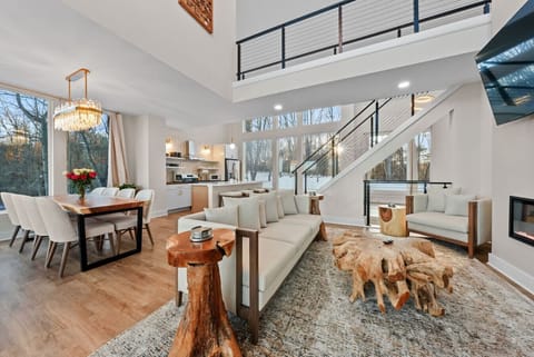 Living room / dining area