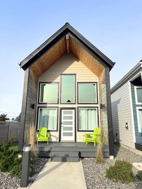 At The Commons, we offer four unique home styles, but rest assured, the interiors are all the same. While your home’s exterior might have its own flair, it’ll be just as stylish and comfortable as the rest!