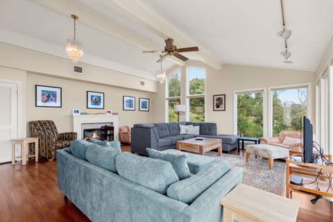 Make yourself at home in this inviting and stylish living room!