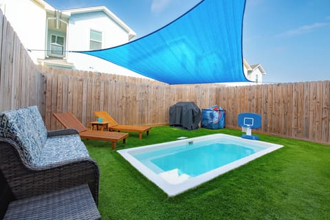 Privated fenced in backyard with option for HEATED pool. Gas BBQ grill on site.