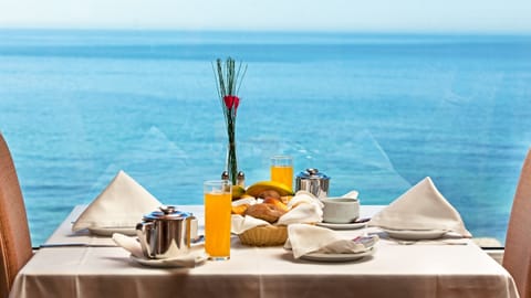 Free buffet breakfast
