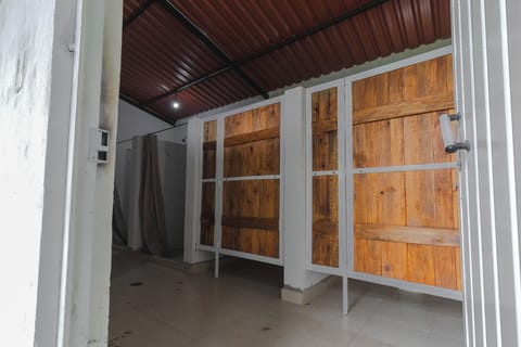 Economy Tent | Bathroom | Shower, towels, soap, shampoo