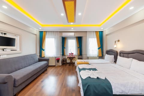Family Studio | In-room safe, soundproofing, iron/ironing board, free WiFi