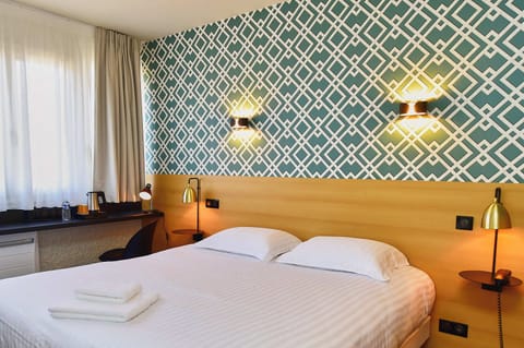 Superior Double or Twin Room, River View | Blackout drapes, soundproofing, iron/ironing board, free WiFi