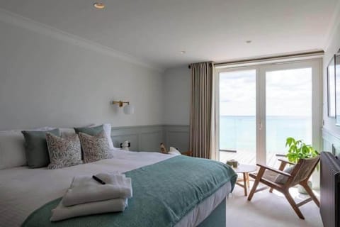 Egyptian cotton sheets, premium bedding, down comforters, pillowtop beds