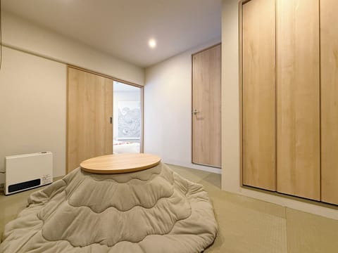 Deluxe Apartment | 2 bedrooms, iron/ironing board, free WiFi