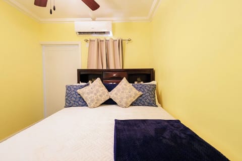 One small bedroom. Queen Bed