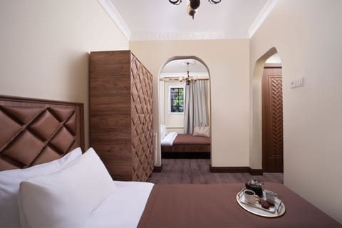 Basic Twin Room | In-room safe, iron/ironing board, free WiFi