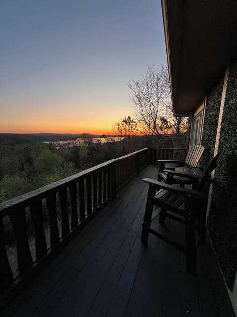 Beautiful sunrise view of Beaver Lake