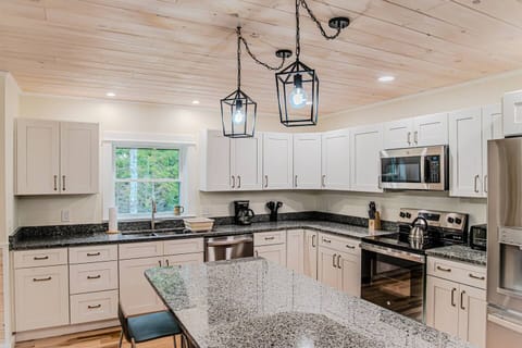 4f8d836f-2a56-432e-a791-ba65a9a751cc