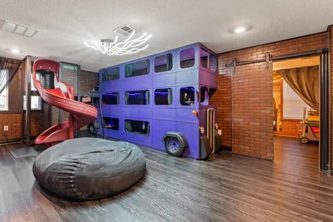 The Knight Bus room, a quick trip to a good night`s sleep. ️ #PurpleBusPleasantDreams