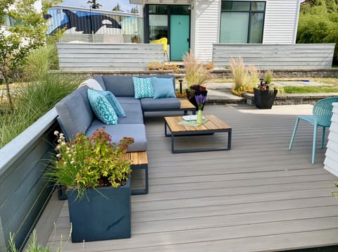 Summertime Oasis. Enjoy your own privacy in the heart of town. Curl up with a good book and enjoy the ocean air while the kids play in the yard. 