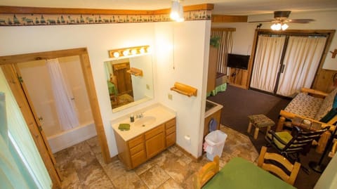 Cabin_12_01