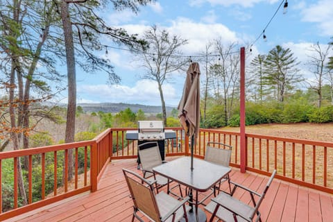 Hayesville Vacation Rental | 2BR | 2BA | 936 Sq Ft | 4 Steps Required to Enter