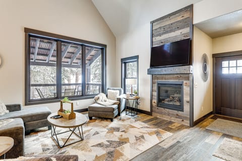 Lead Vacation Rental | 4BR | 2.5BA | 2,200 Sq Ft | 3 Steps Required