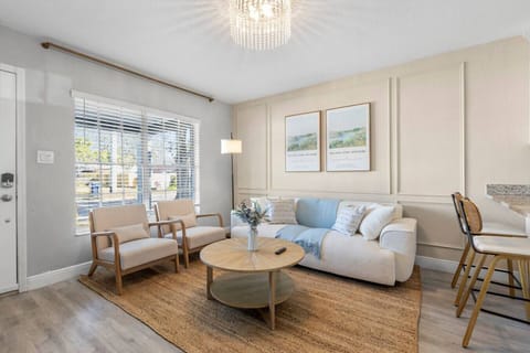 Step into comfort and style in our cozy living room! 🛋️ Perfect for unwinding after a day of exploring Tampa. With plenty of seating and a smart TV, it’s the ideal spot to relax, binge-watch your favorite shows, or enjoy quality time with friends and fami