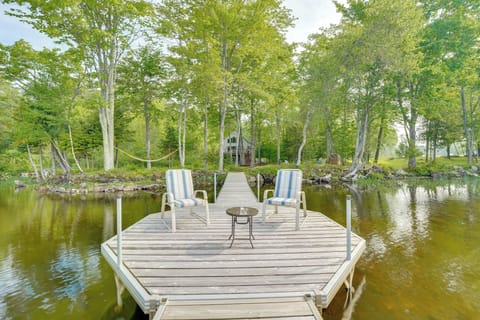 Saint Albans Vacation Rental | 4BR | 2.5BA | 2,200 Sq Ft | Stairs Required