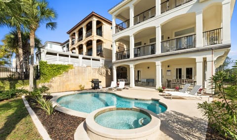 Beautiful Pool & Grilling Area