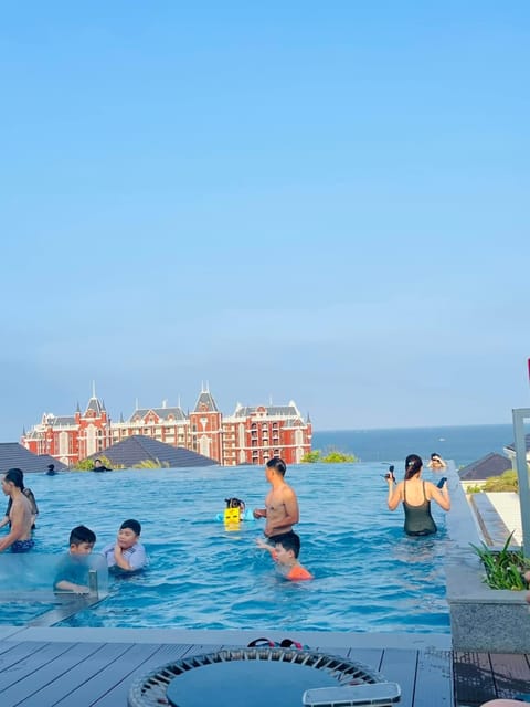 4 outdoor pools