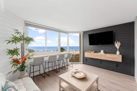 Living room, TV, Beach View