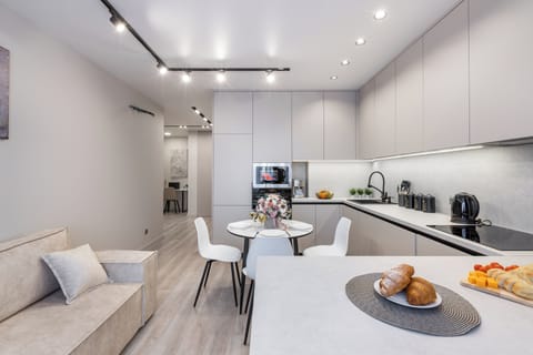 Superior Apartment, Balcony, Park View | Private kitchen | Full-size fridge, microwave, oven, stovetop
