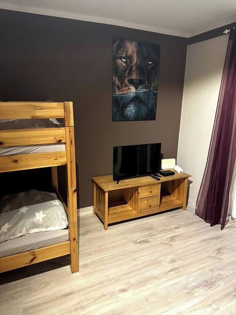 Apartment, 4 Bedrooms, Smoking, Balcony | 4 bedrooms