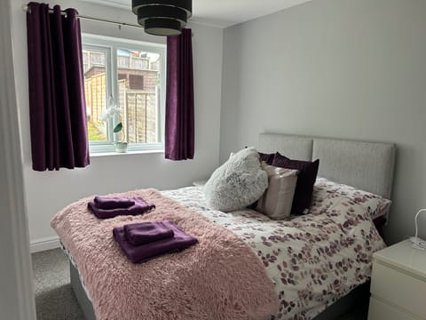 1 bedroom, iron/ironing board, WiFi (free), bed sheets