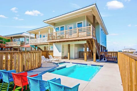 Luxurious Beachside Retreat – Your Perfect Vacation Awaits!

